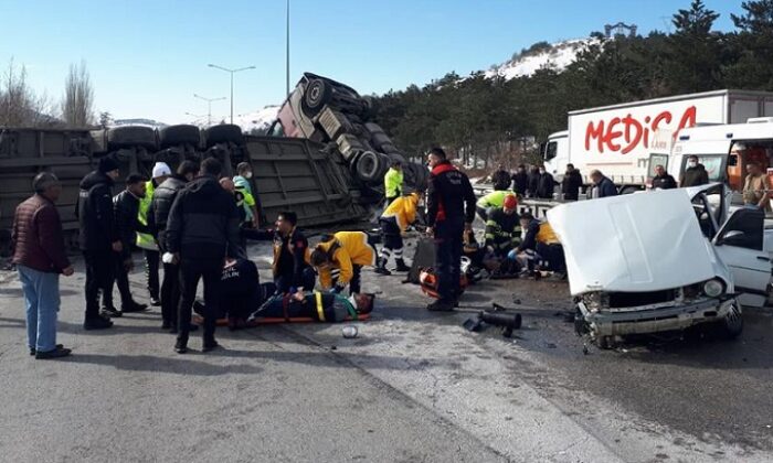 FECİ KAZA: 1 ÖLÜ 2 AĞIR YARALI