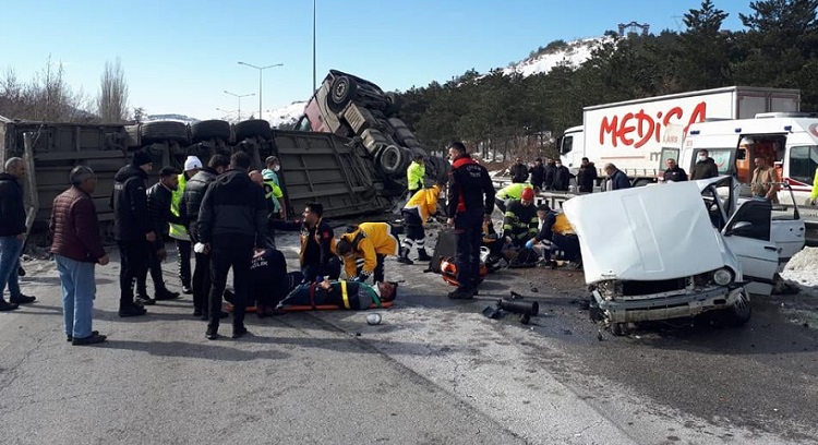 FECİ KAZA: 1 ÖLÜ 2 AĞIR YARALI
