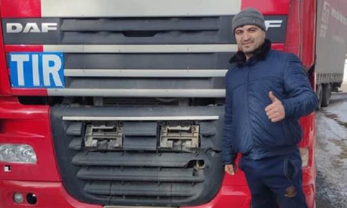 TIR ŞOFÖRÜNE YARDIM ETTİLER