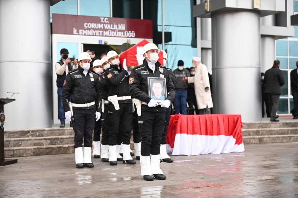 GENÇ POLİS TÖRENLE UĞURLANDI