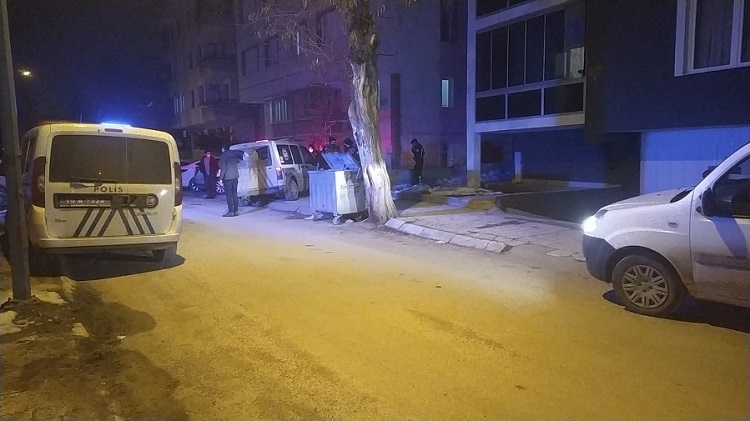 TÜFEKLE ETRAFA ATEŞ ETTİLER