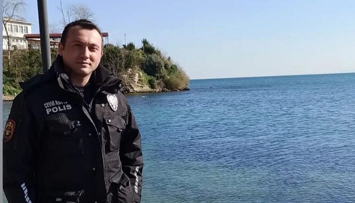 GÖREVİ BAŞINDA KALBİNE YENİLDİ