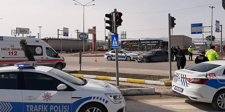 OTOMOBİL TAKLA ATTI:1 YARALI