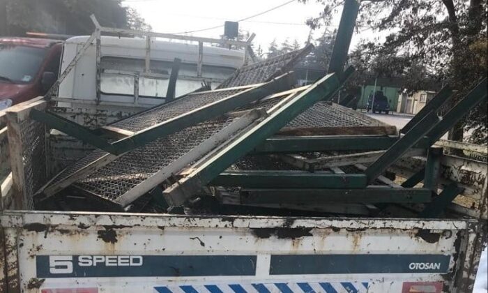 ÇALDIKLARI MALZEMELERLE YAKALANDILAR