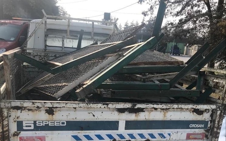 ÇALDIKLARI MALZEMELERLE YAKALANDILAR