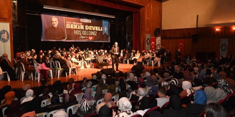 SALON PROGRAMDA DOLDU TAŞTI