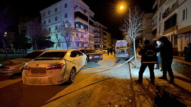 POLİSTEN KAÇARKEN KAZA YAPTILAR