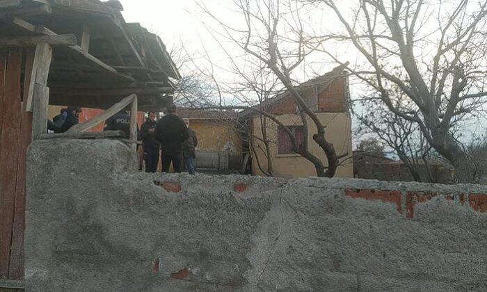 YAŞLI ADAM CANINA KIYDI