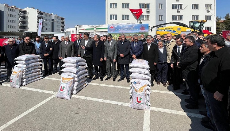 ÜRETİCİLERE NOHUT TOHUMU DAĞITILDI
