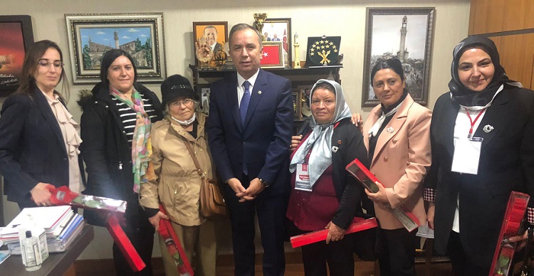 KADIN MUHTARLARI MECLİSTE AĞIRLADI