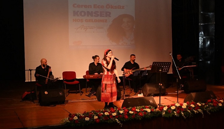 KADINLAR GÜNÜ ŞİİRLERLE KUTLANDI