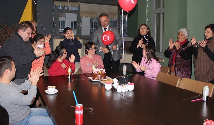 ONLARI FARK EDELİM FIRSAT VERELİM