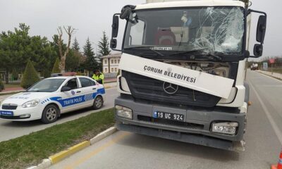 DİREKLERİ DEVİRDİ KARŞI ŞERİDE GEÇTİ