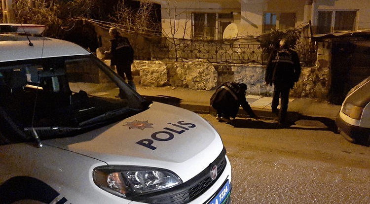 HAVAYA ATEŞ AÇARAK KAÇTILAR