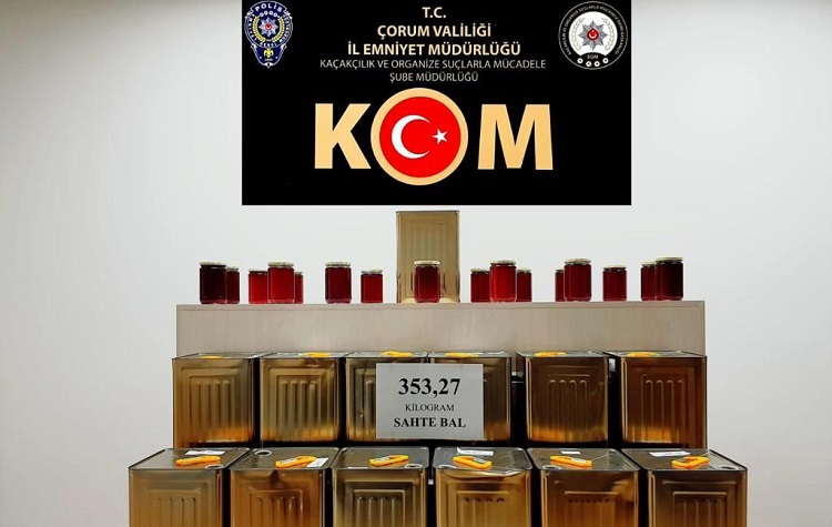 SAHTE BAL İLE YAKALANDILAR