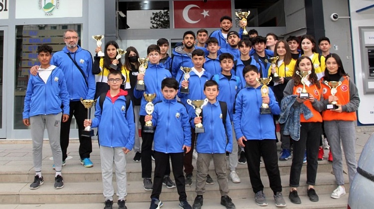 BAŞKAN ŞAHİNER’İ ZİYARET ETTİLER