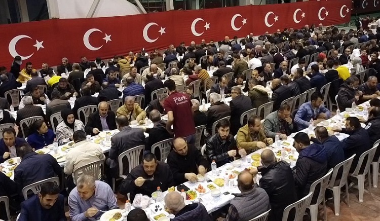 BELEDİYE PERSONELİ İFTARDA BULUŞTU