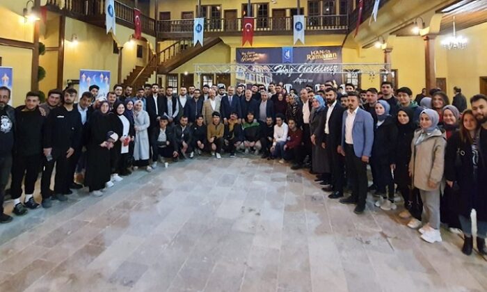 BAŞKAN GENÇLERLE BİR ARAYA GELDİ