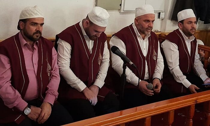 ENDERUN USÜLÜ TERAVİH NAMAZI BAŞLADI