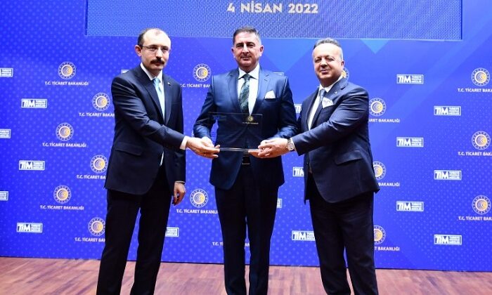 BAKAN’DAN ÇENESİZ’E PLAKET