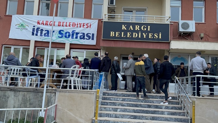 İFTAR SOFRASINA YOĞUN İLGİ