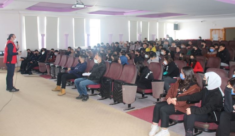 EMNİYET ÖĞRENCİLERİ BİLGİLENDİRDİ