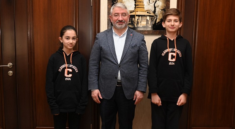 BAŞKAN KOLTUĞUNU DEVRETTİ