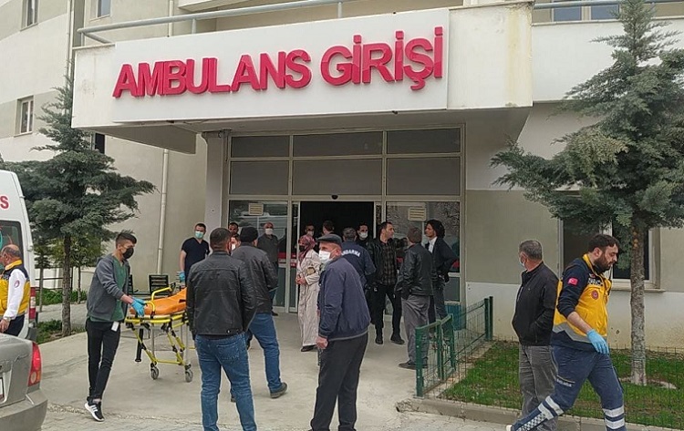 İKİ AİLE ARASINDA SİLAHLAR KONUŞTU