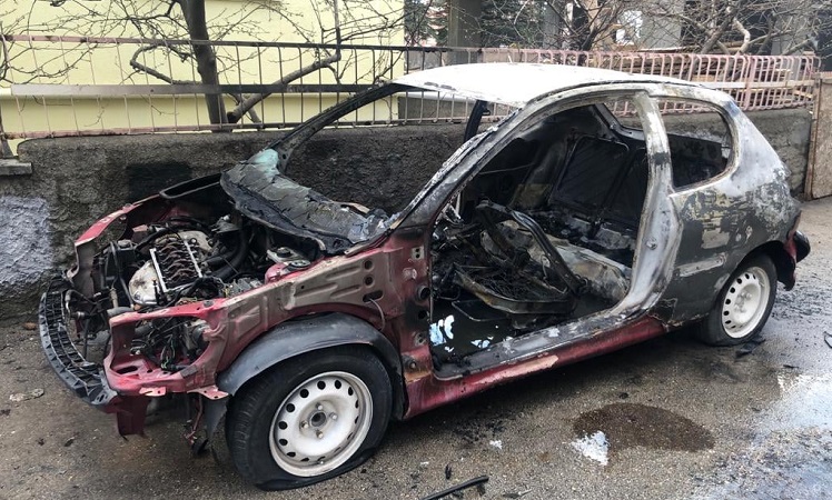 OTOMOBİL CAYIR CAYIR YANDI