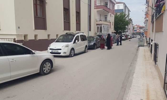 7 ARACIN LASTİKLERİNİ KESTİLER
