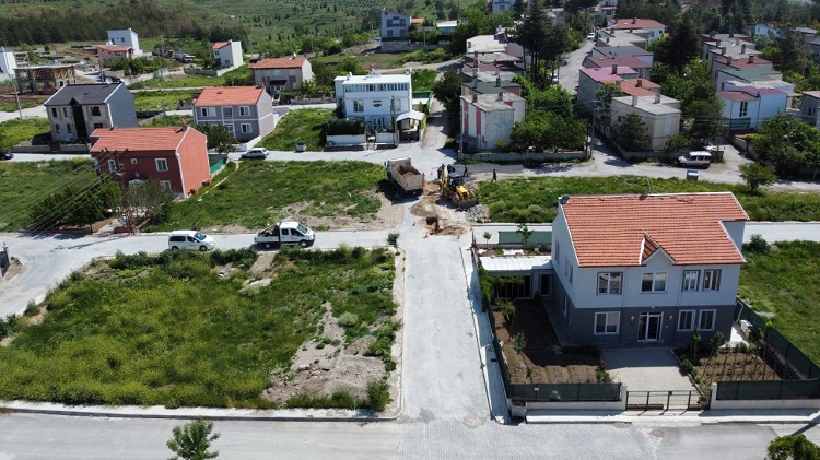 BELEDİYE YENİ YOLLAR AÇIYOR