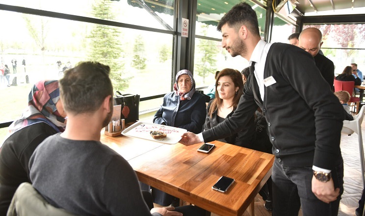 ANNELERE BAŞKAN’DAN SÜRPRİZ
