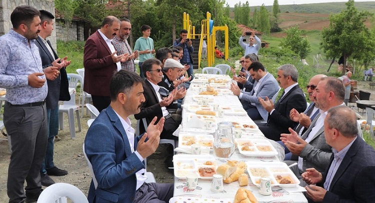 KÖY HALKI İLE BİRLİKTE DUA ETTİLER