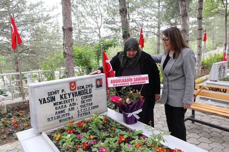 ŞAHİNER ŞEHİT ANNELERİNİ UNUTMADI