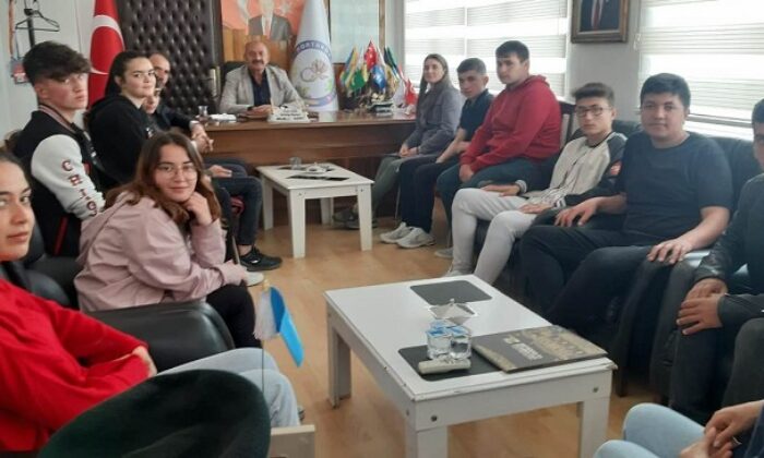 ÖĞRENCİLERDEN BAŞKAN’A ZİYARET