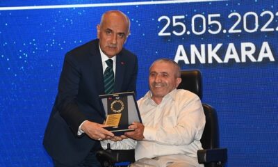 BAKAN KİRİŞÇİ’DEN ÖDÜLÜNÜ ALDI