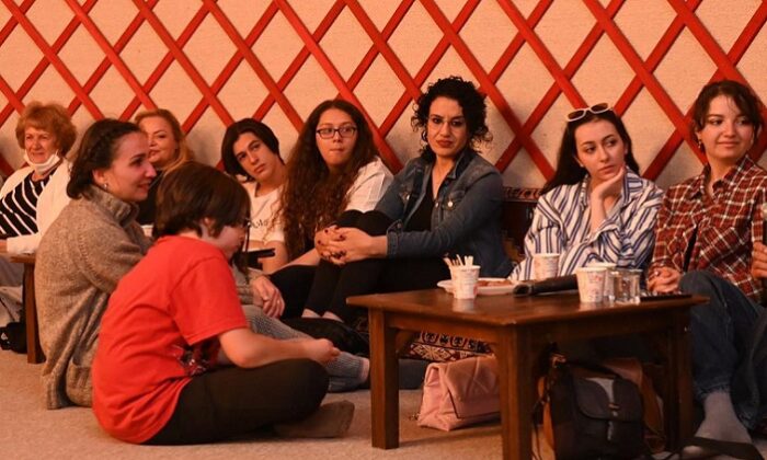 ÇORUMLU OBASINDA GENÇLERLE BULUŞTULAR