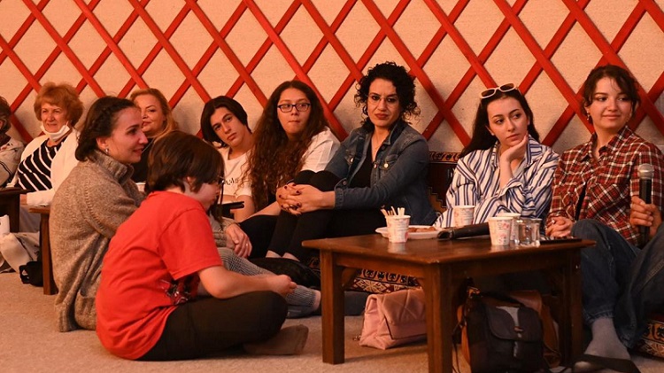ÇORUMLU OBASINDA GENÇLERLE BULUŞTULAR
