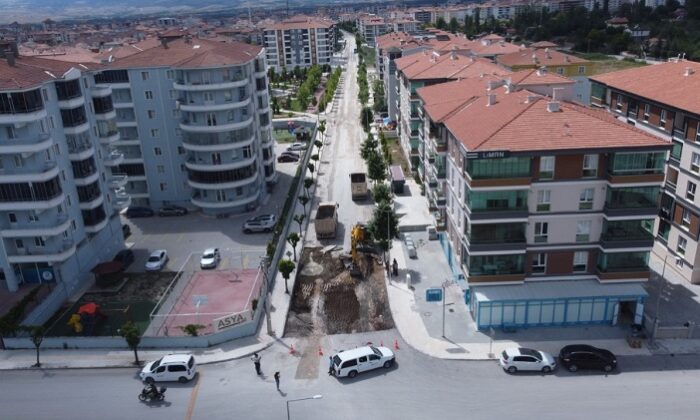 MAHMUTEVLER CADDESİ YENİLENİYOR