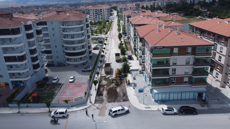 MAHMUTEVLER CADDESİ YENİLENİYOR