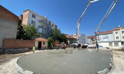 YENİYOL MAHALLESİ PARKINA KAVUŞUYOR