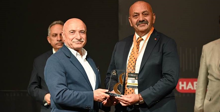 BAŞKAN İSBİR ÖDÜLÜNÜ ALDI