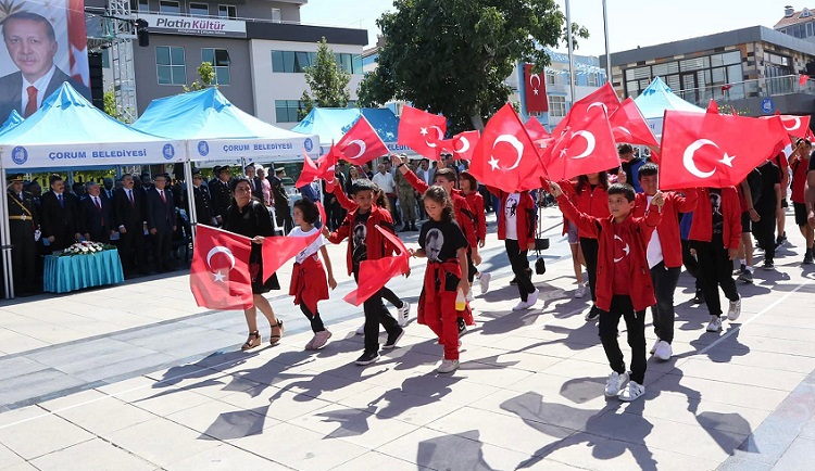 ZAFER BAYRAMI TÖRENLE KUTLANDI