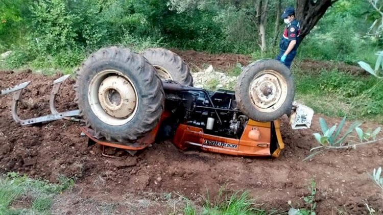 TRAKTÖR DEREYE UÇTU:1 ÖLÜ 1 YARALI