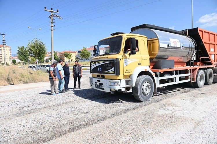 BELEDİYE ATA SOKAKLAR’A ASFALT DÖKÜYOR