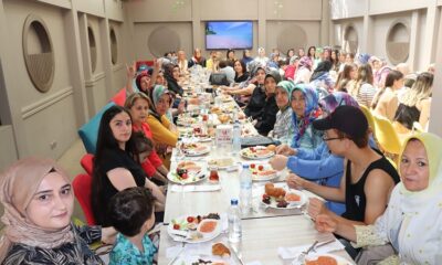 MHP’Lİ KADINLAR GÖVDE GÖSTERİSİ YAPTI