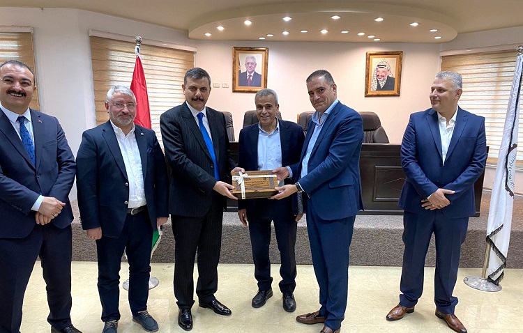 VALİ ÇİFTÇİ İŞ İNSANLARINI ÇORUM’A DAVET ETTİ