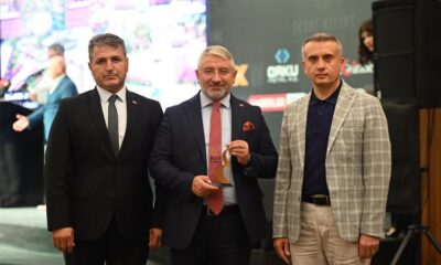 AŞGIN YILIN BELEDİYE BAŞKANI SEÇİLDİ