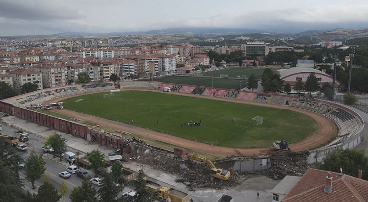 ESKİ STADYUM YIKILMAYA BAŞLANDI