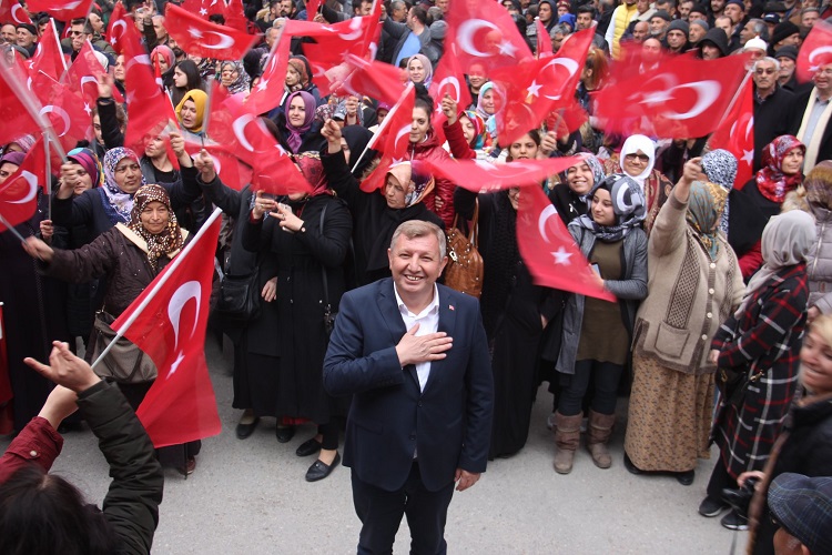 MHP’Lİ BAŞKAN KONSERİ İPTAL ETMEDİ